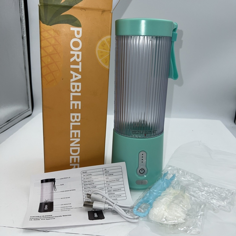 Portable Blender  Personal Size‎ Blender  15.2 Oz  USB Rechargeable NEW